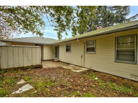 A home in Roseburg