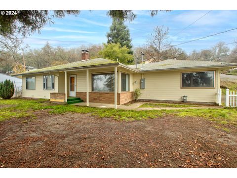 A home in Roseburg