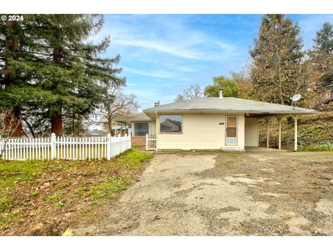 A home in Roseburg