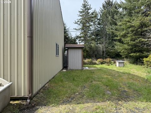 A home in Coos Bay