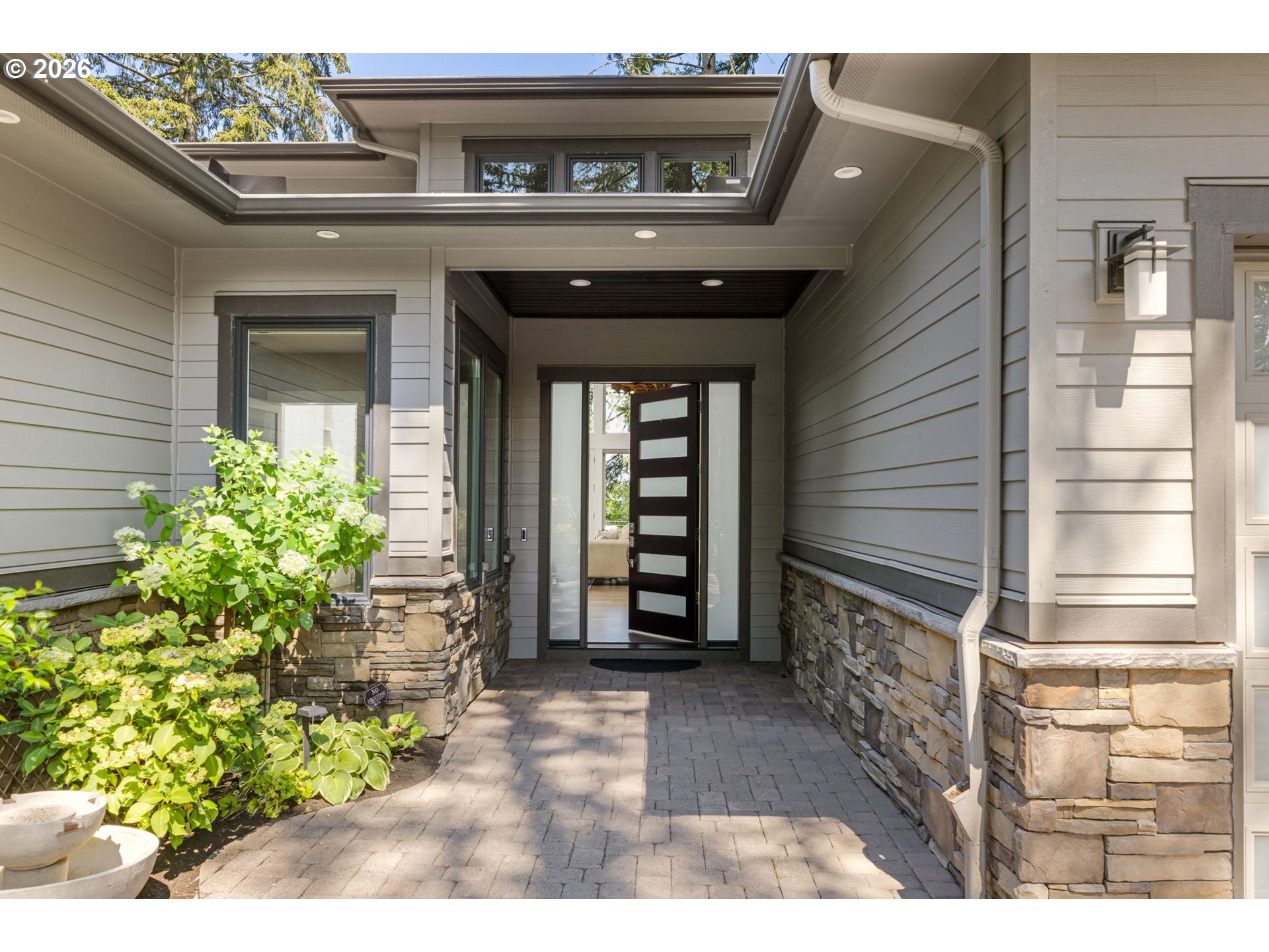 1923 MAPLELEAF CT