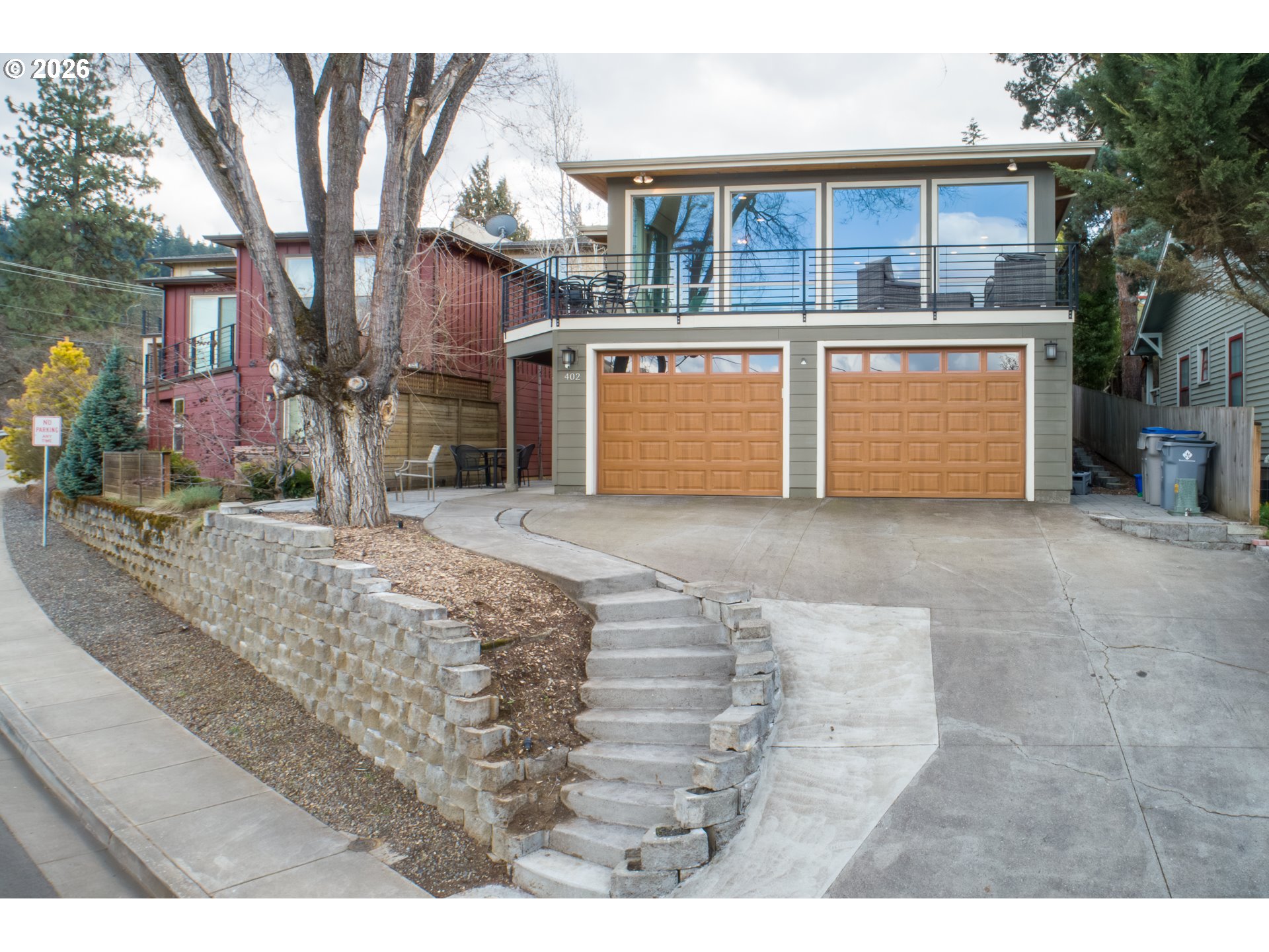 402 Bluff RD
