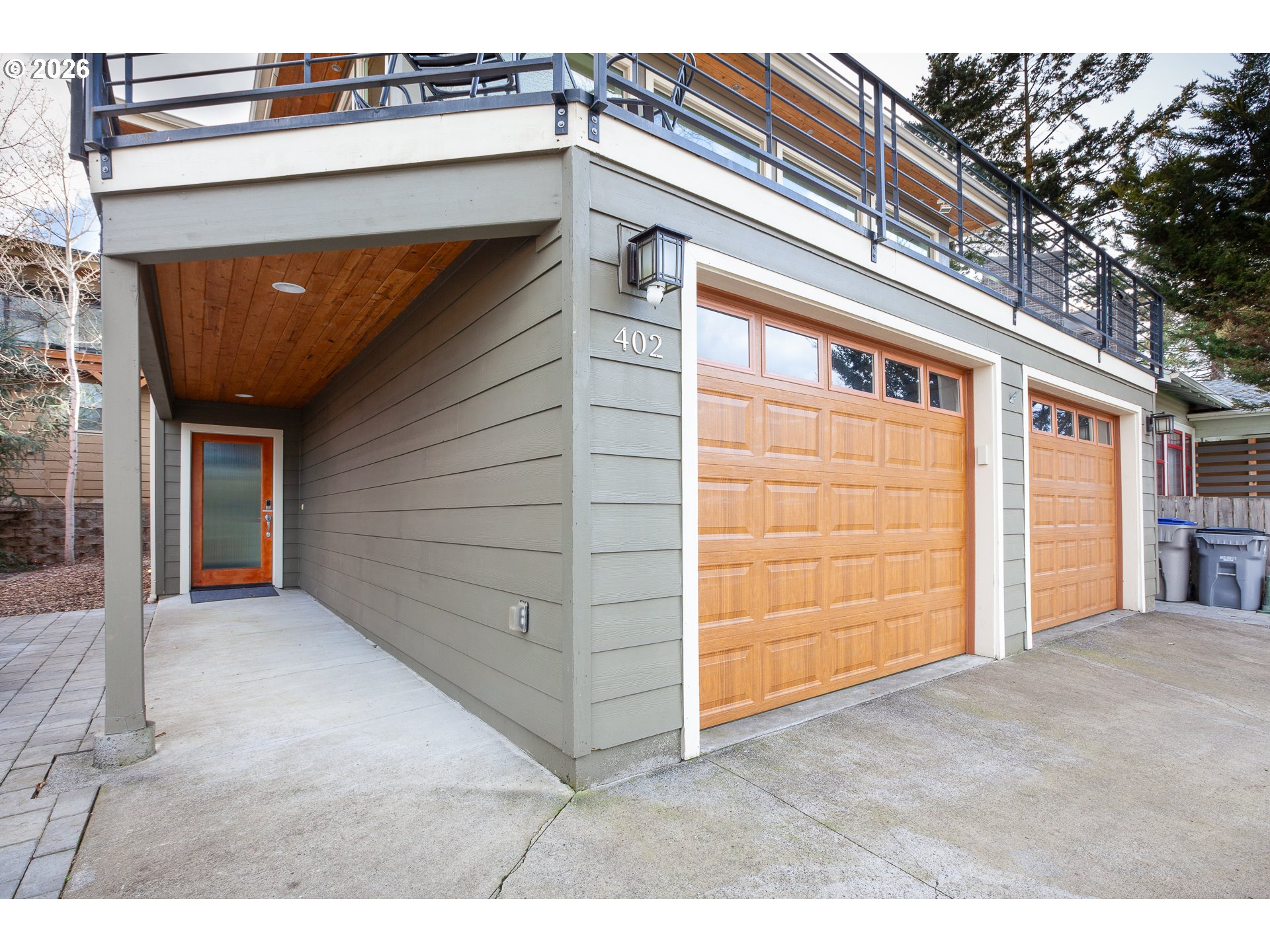 402 Bluff RD