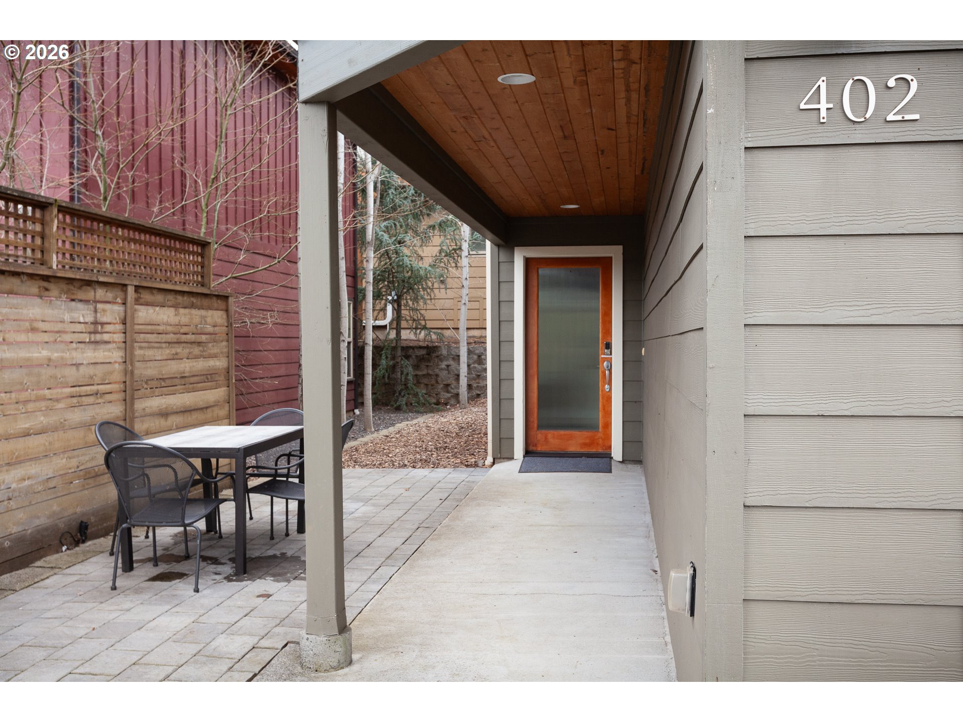 402 Bluff RD