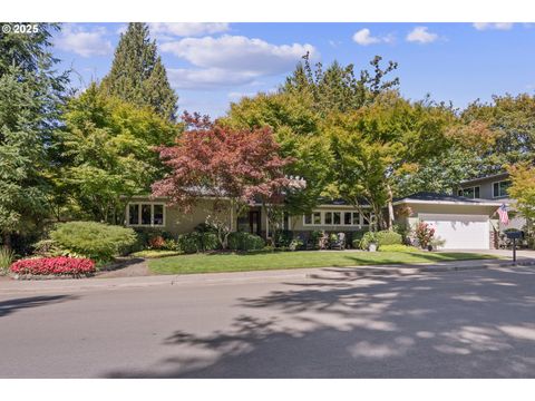 1847 WOODLAND TER Lake Oswego OR 97034