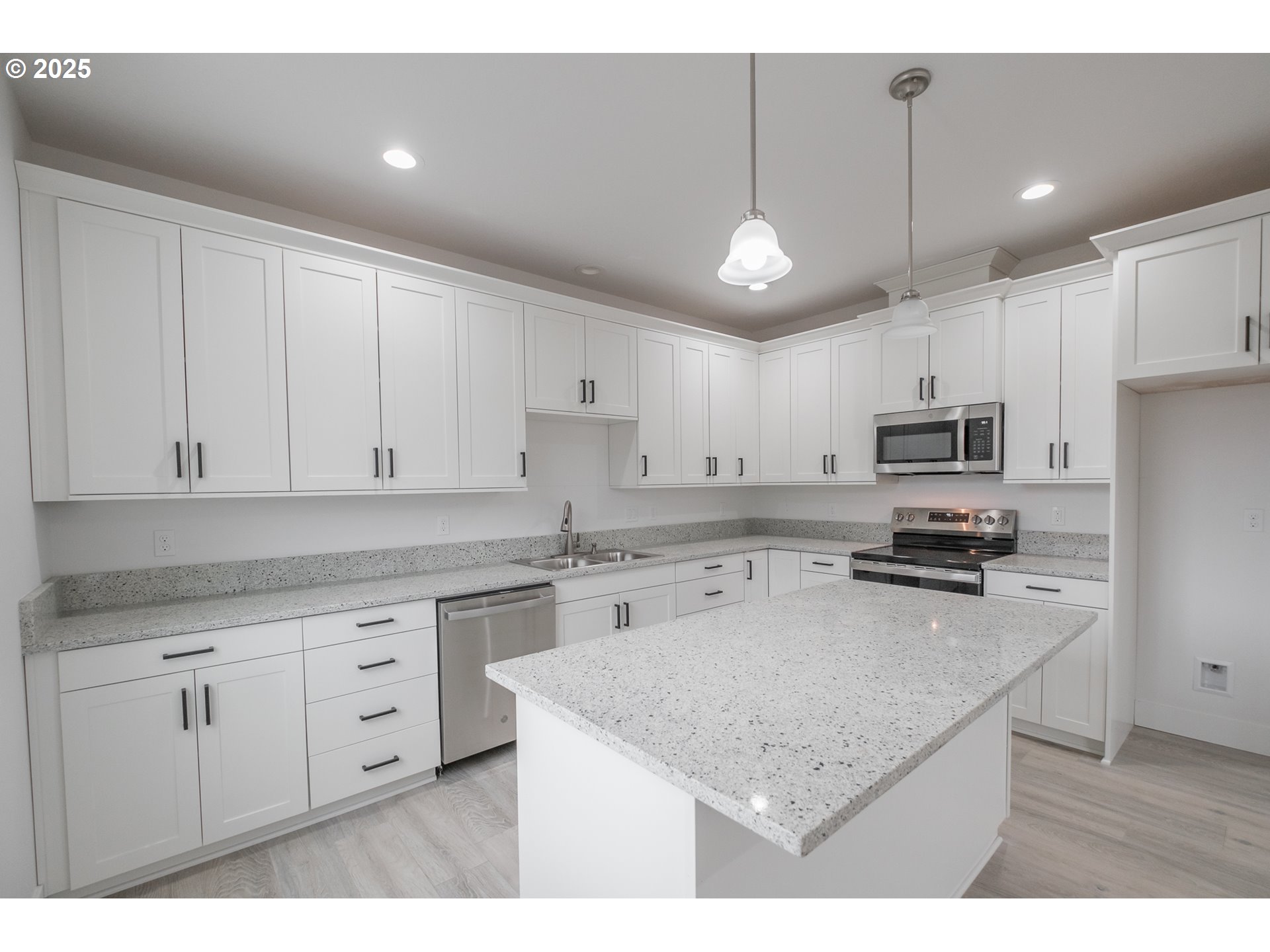 Lebanon, Oregon 97355, United States, 3 Bedrooms Bedrooms, ,3 BathroomsBathrooms,Residential,Active,77625