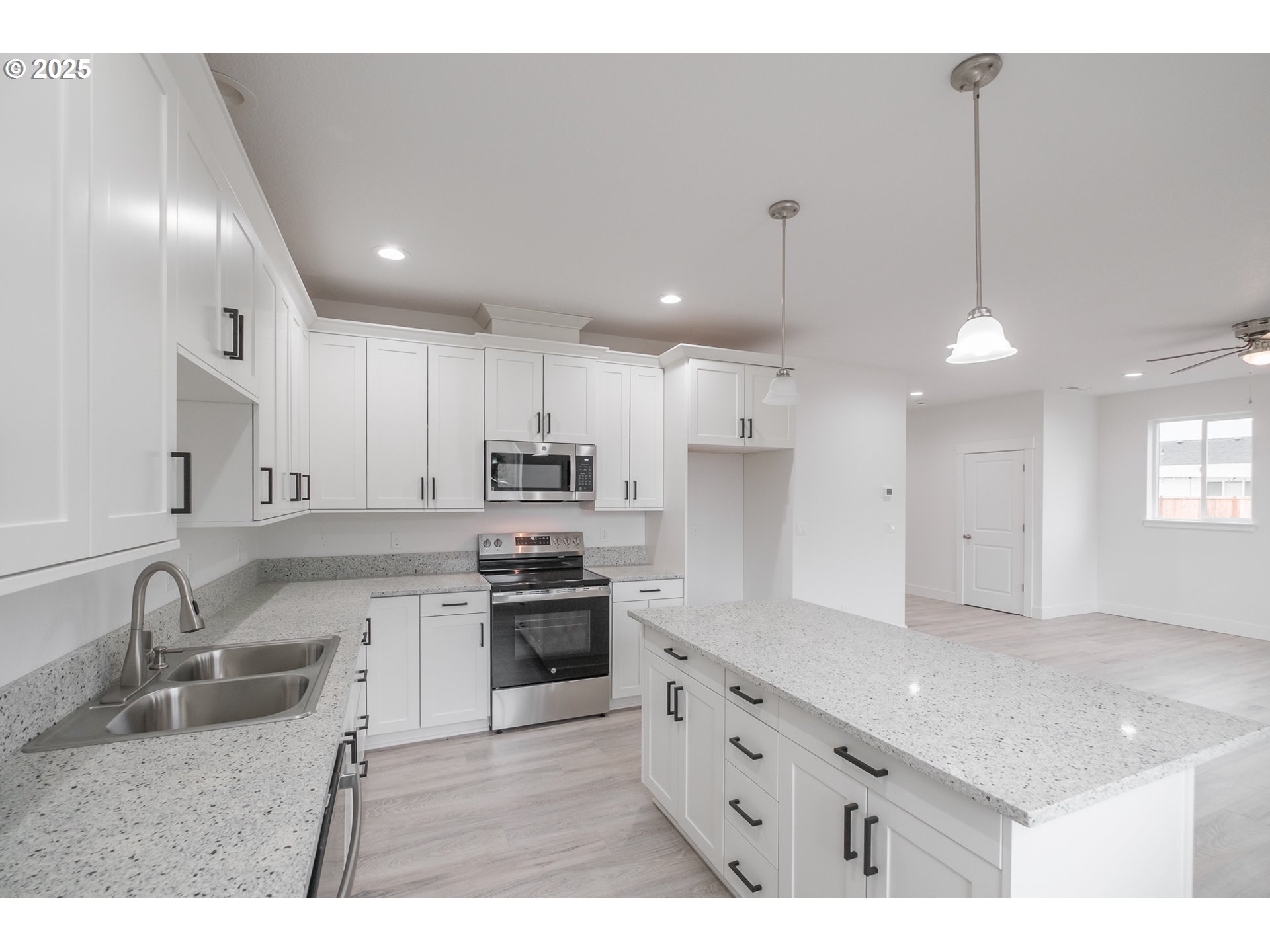 Lebanon, Oregon 97355, United States, 3 Bedrooms Bedrooms, ,3 BathroomsBathrooms,Residential,Active,77625