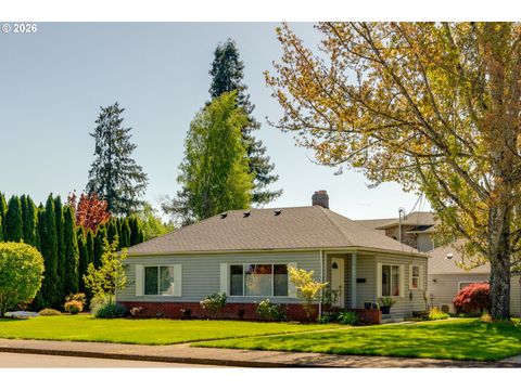 Photo of 1550 NE 18th St, McMinnville, OR 97128 (MLS # 732151456)