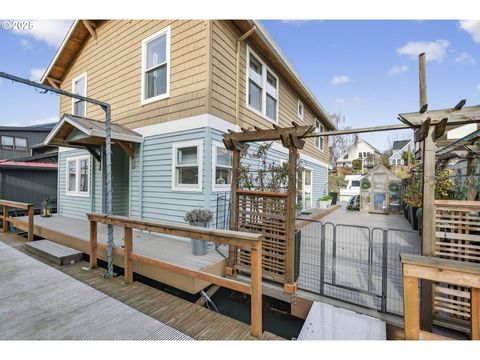 510 N Tomahawk Island DR Portland OR 97217