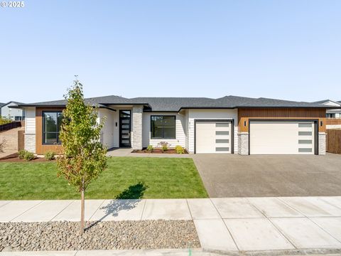 Photo of 810 NW 173rd Cir, Ridgefield, WA 98642 (MLS # 795011219)