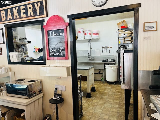 Tillamook, Oregon 97141, United States, ,Commercial,Active,126611