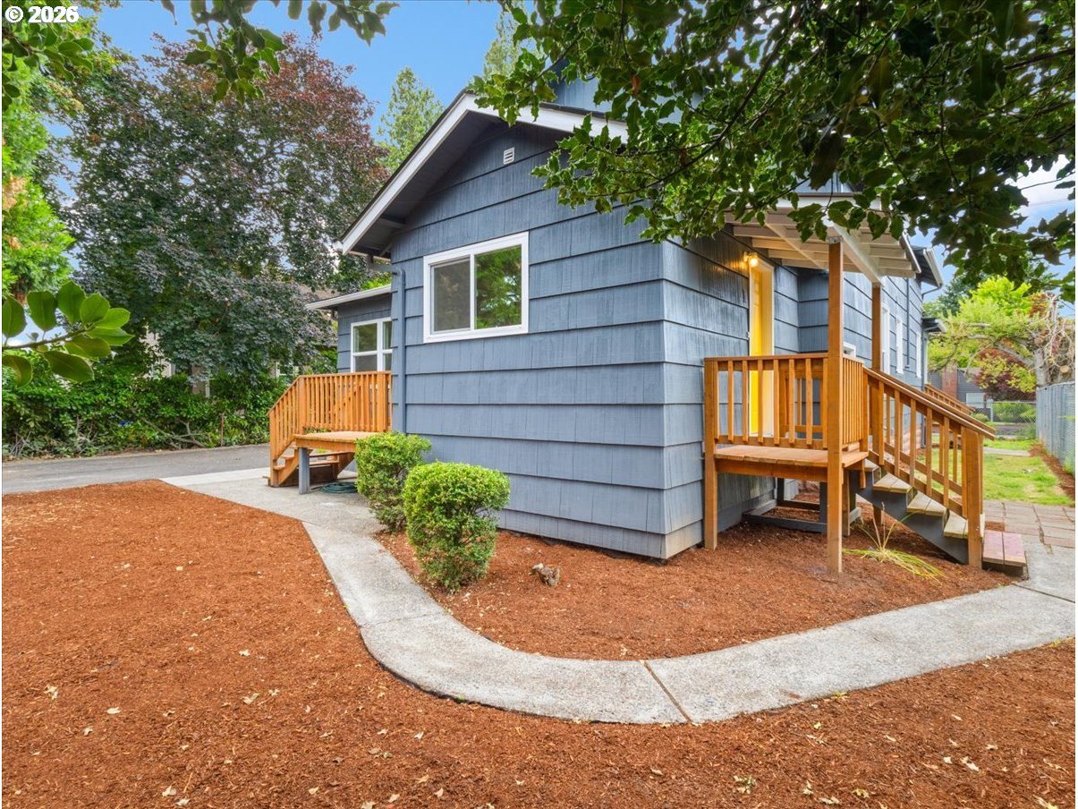 234 NE CLEVELAND AVE