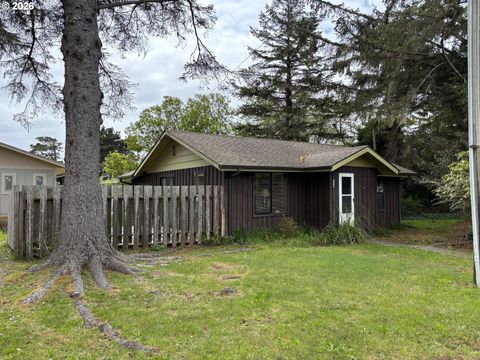 330 10TH ST Bandon OR 97411