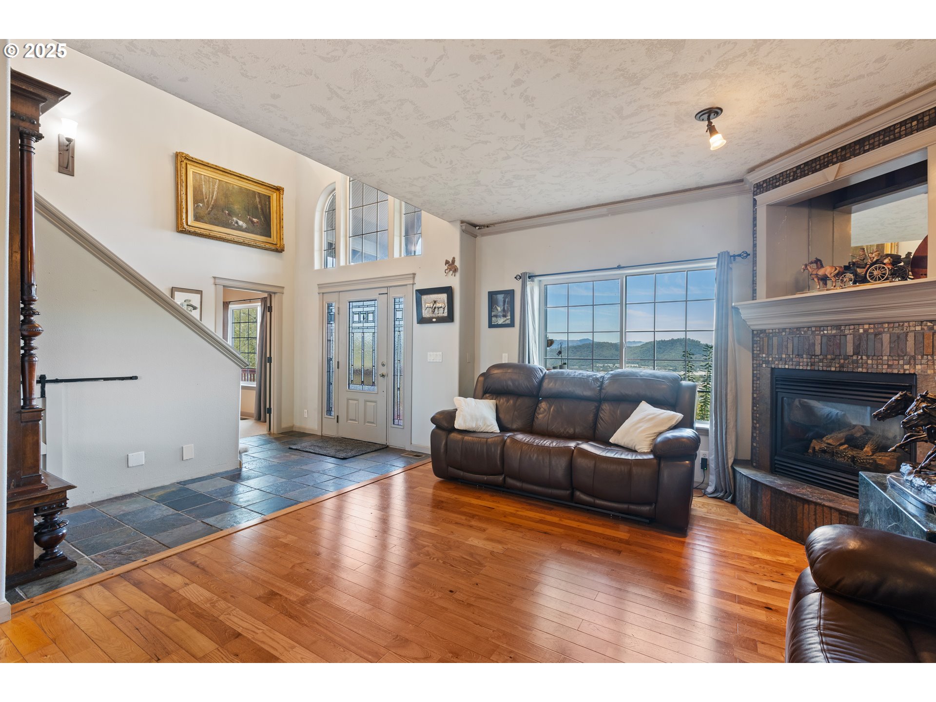 1548 NE ROCKY RIDGE DR