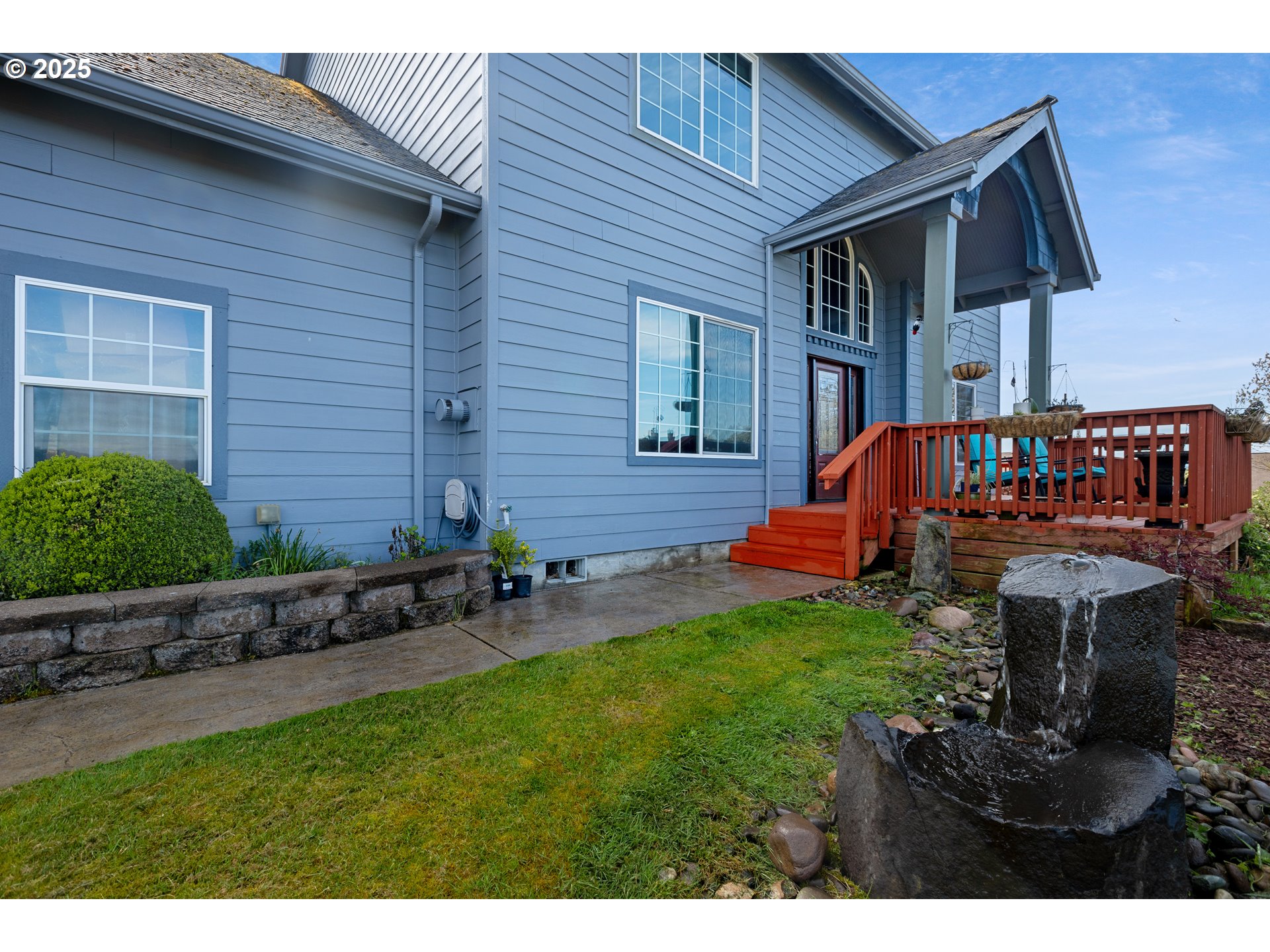 1548 NE ROCKY RIDGE DR