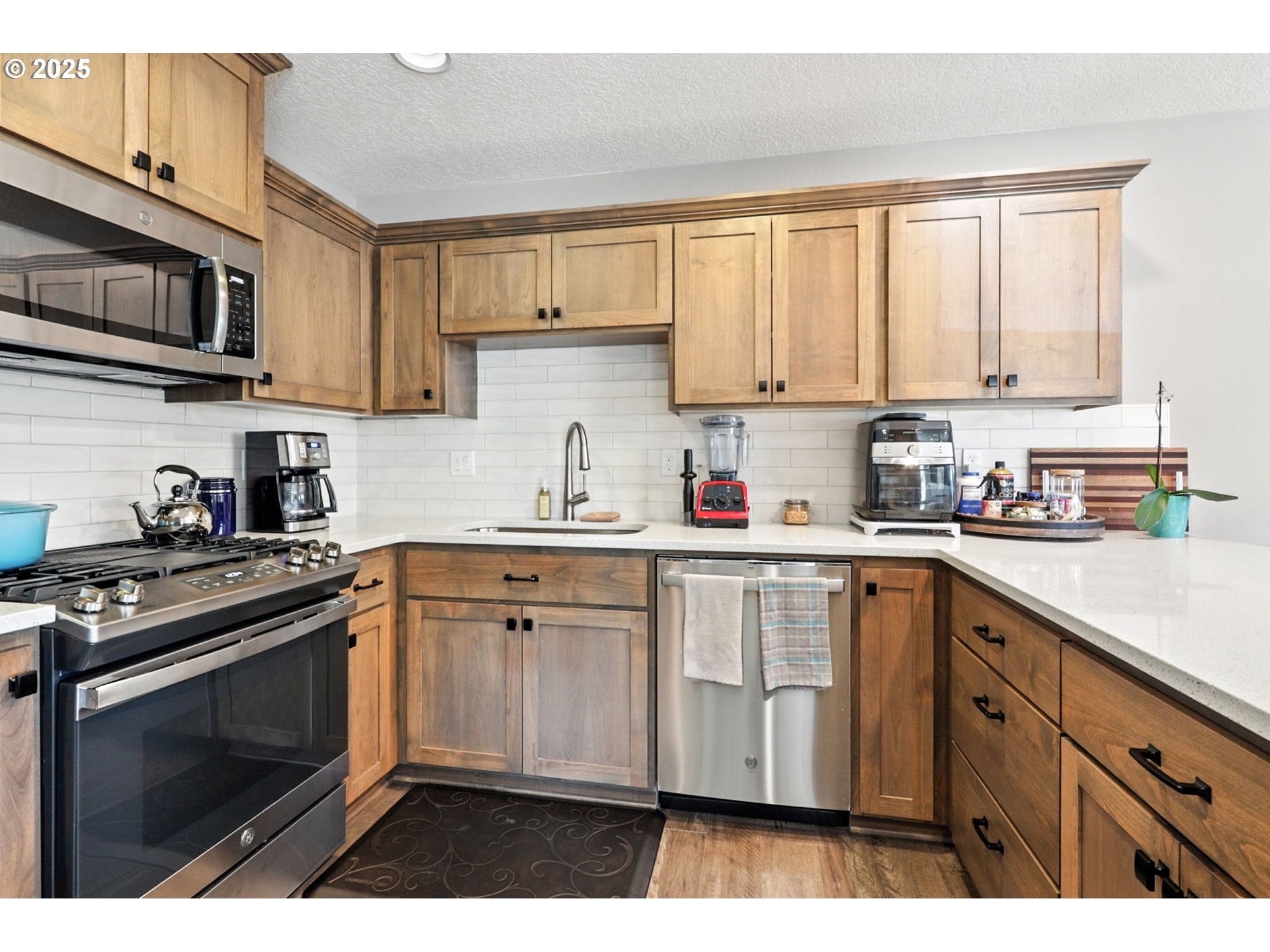 16994 UNIVERSITY AVE