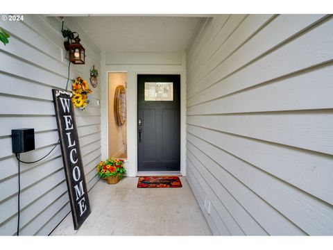 A home in Waldport