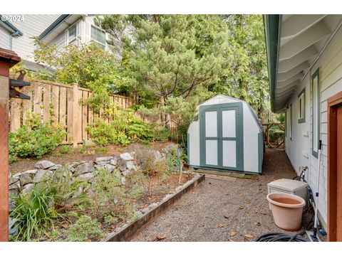 A home in Waldport