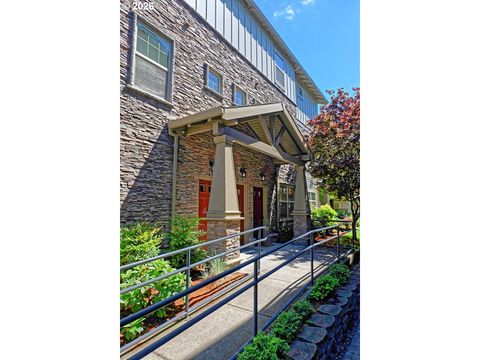 618 NE GARSWOOD LN Hillsboro OR 97006