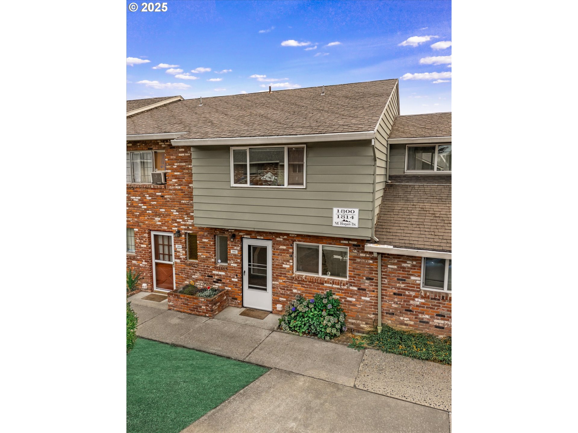 1802 NE HOGAN DR