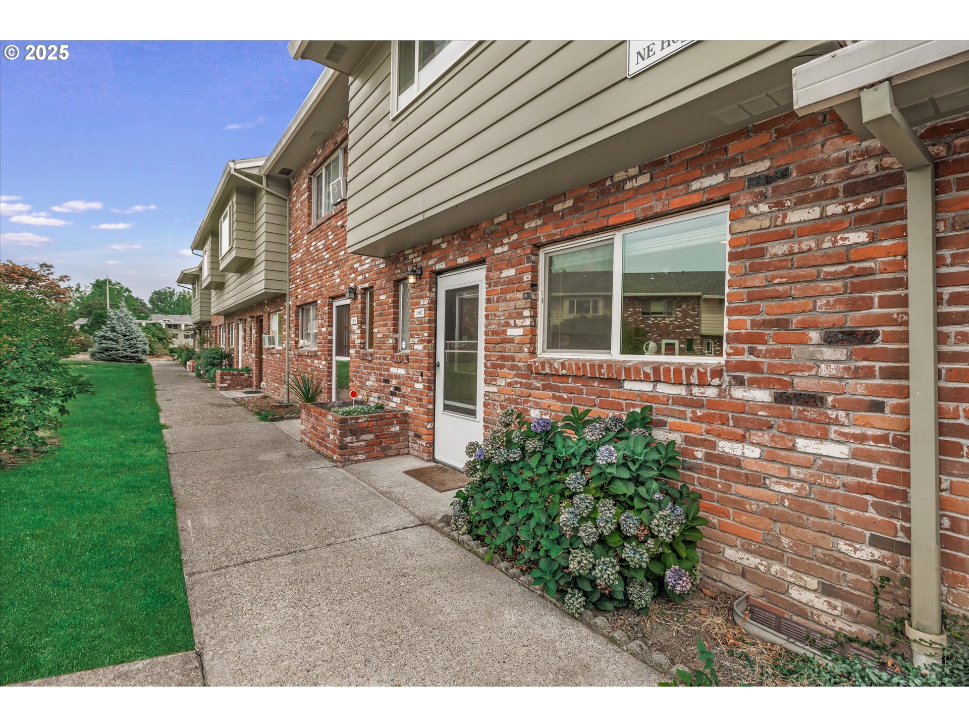 1802 NE HOGAN DR