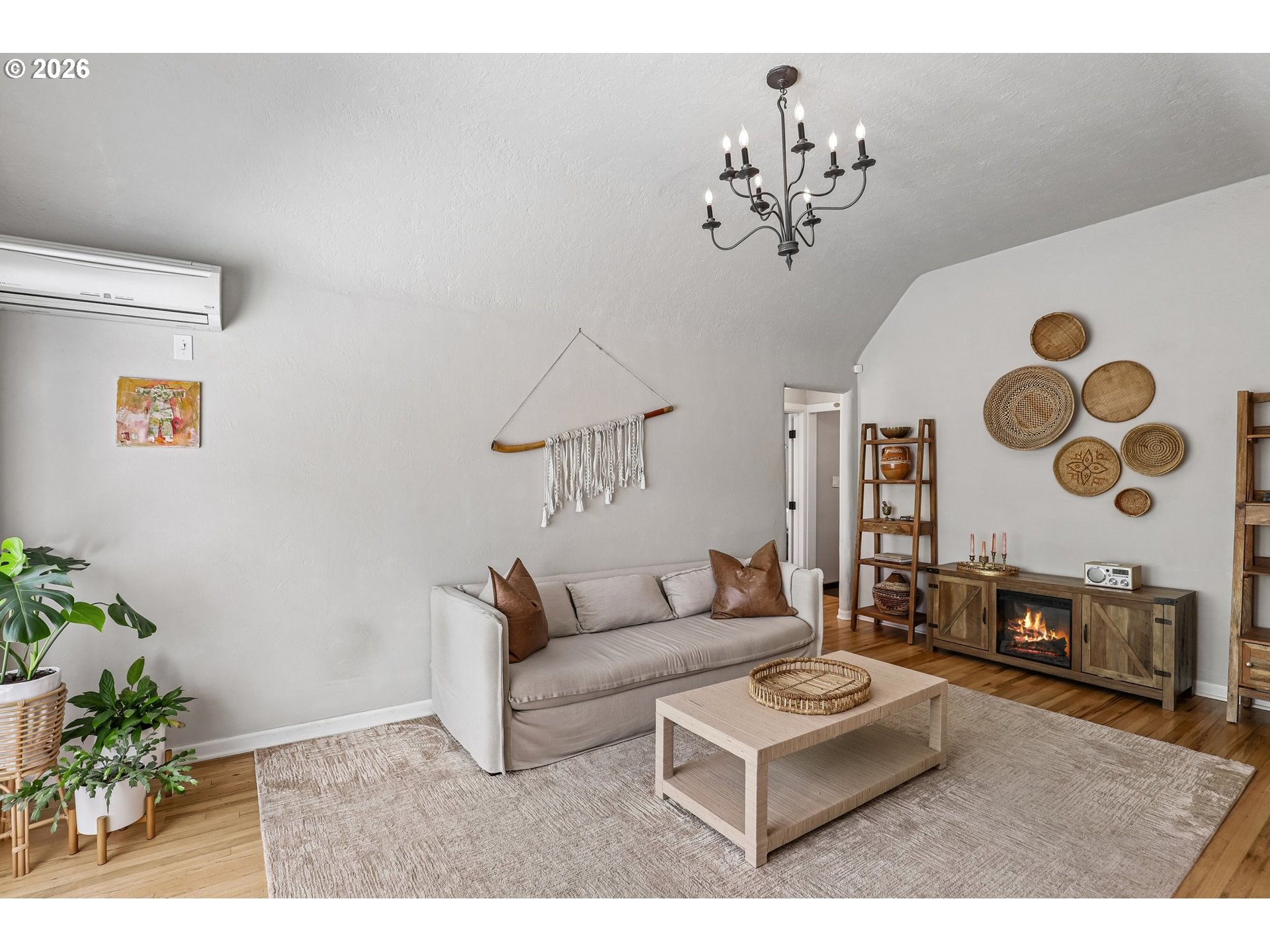 304 W 32ND ST