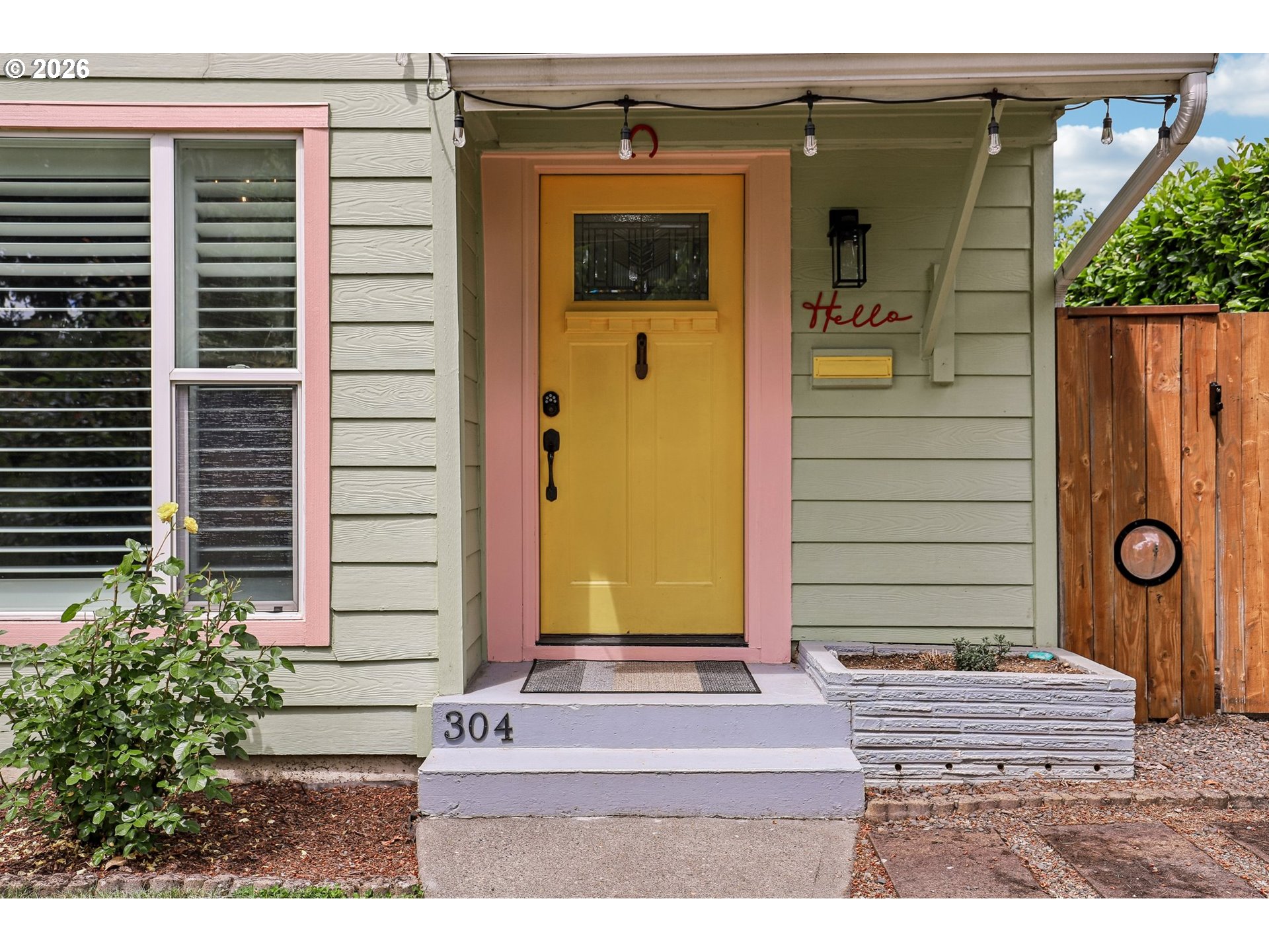 304 W 32ND ST
