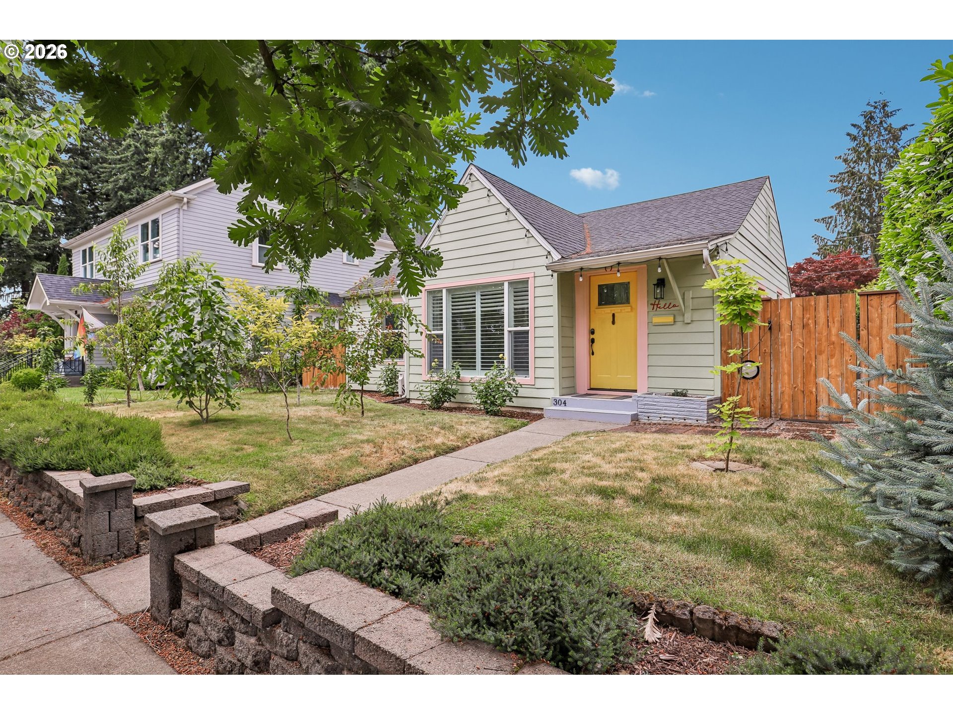 304 W 32ND ST