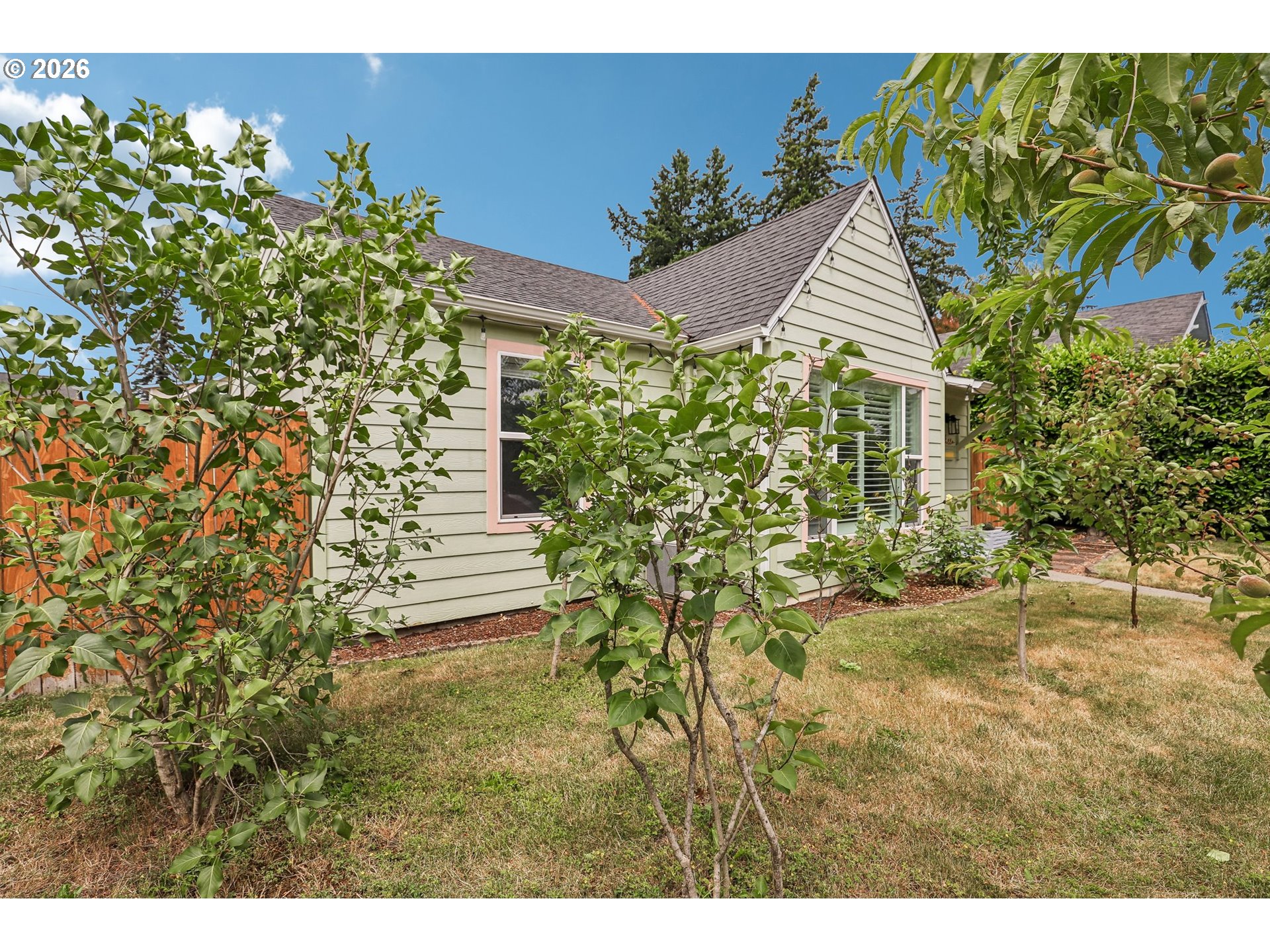 304 W 32ND ST