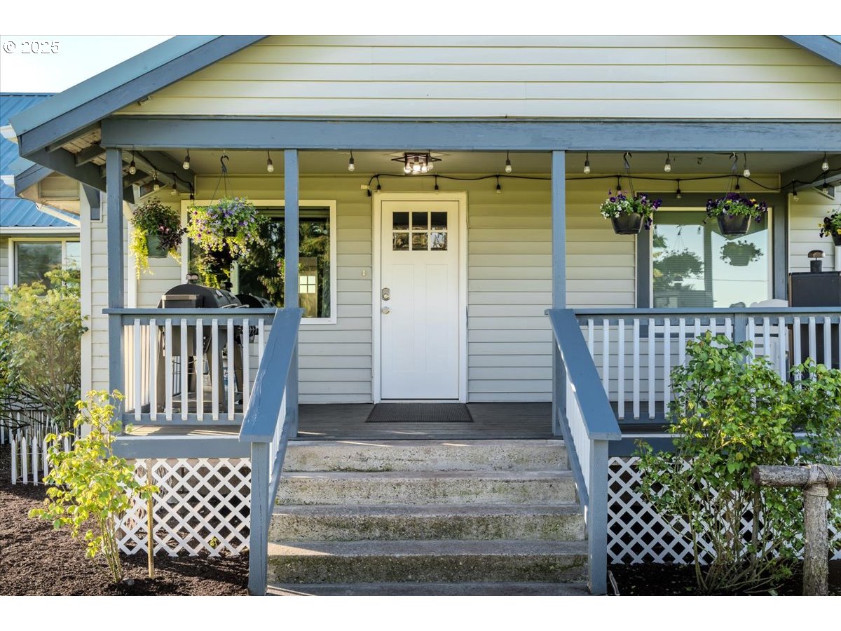 8668 STAYTON RD SE