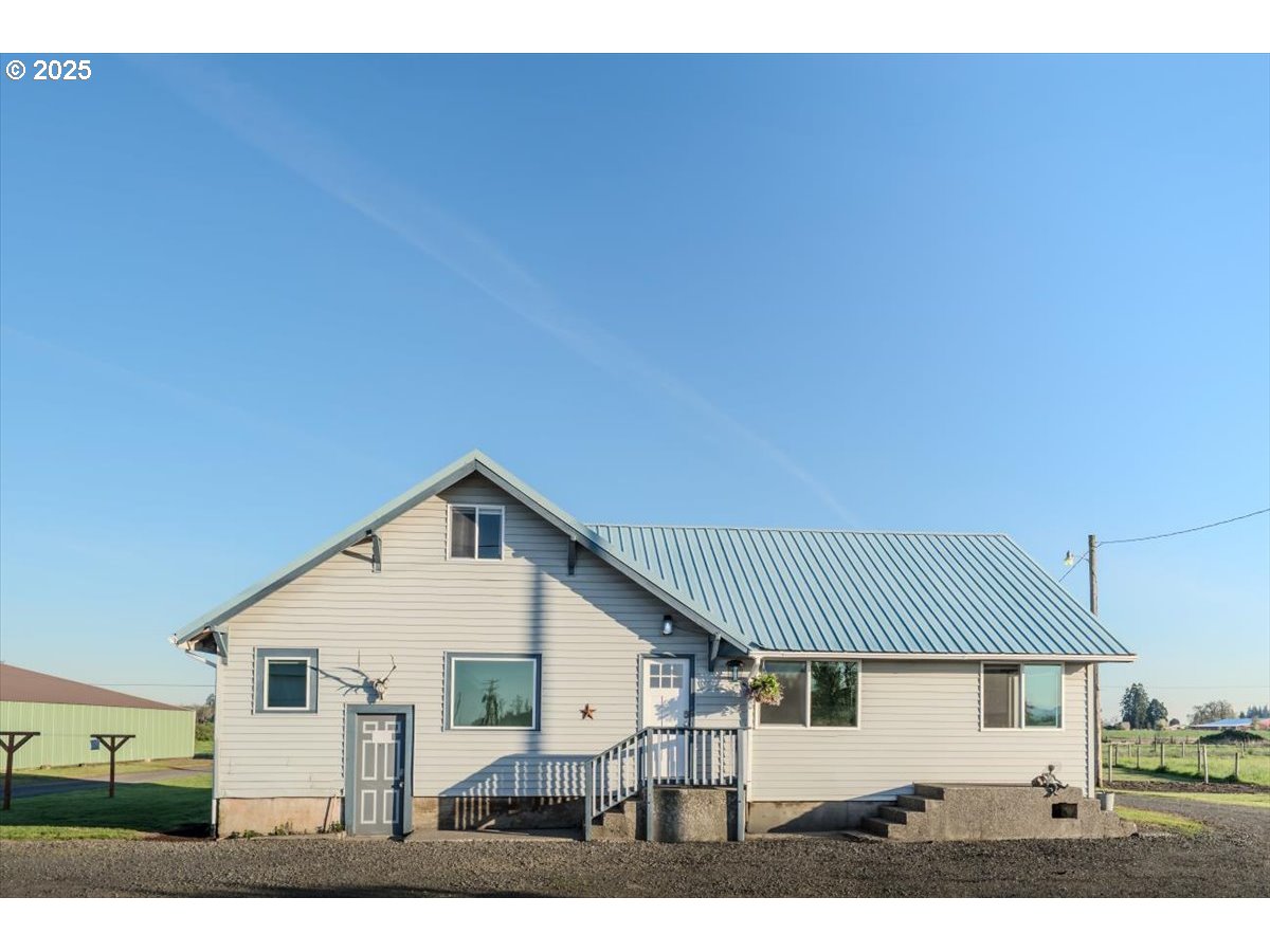 8668 STAYTON RD SE