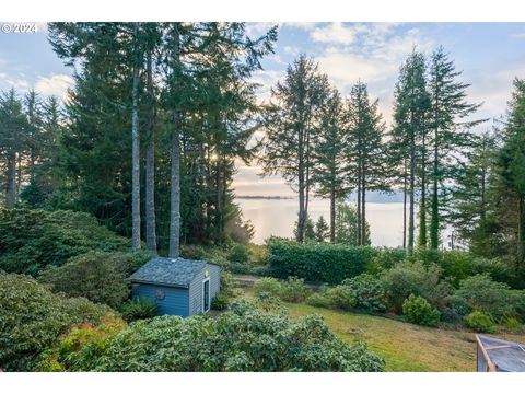 A home in Waldport