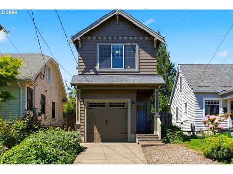3823 NE 72nd Ave, Portland, OR 97213 - #: 403938014