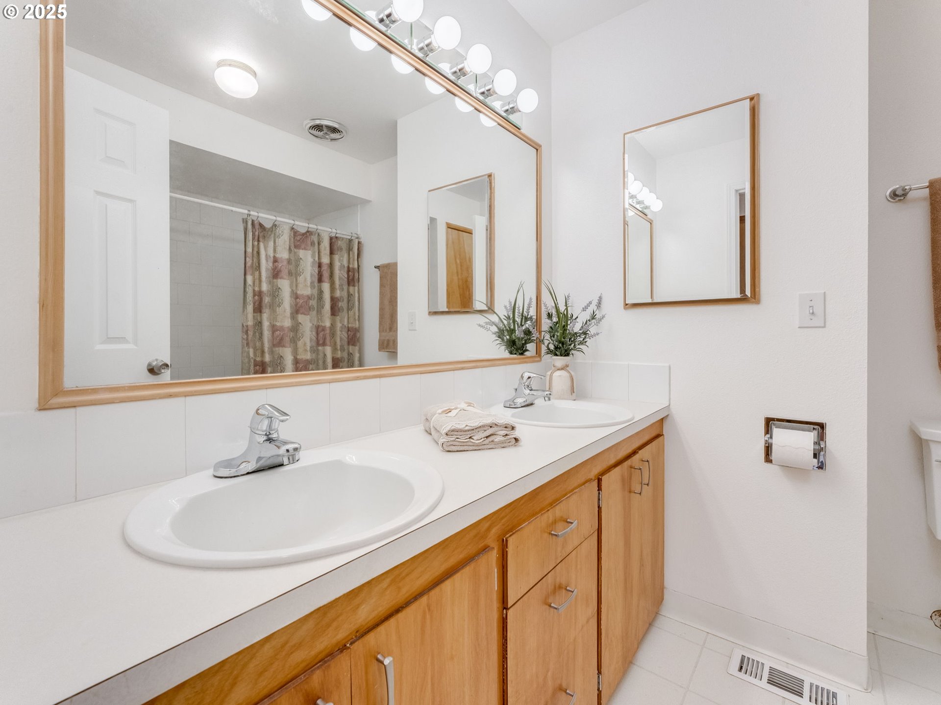 Vancouver, Washington 98665, United States, 4 Bedrooms Bedrooms, ,3 BathroomsBathrooms,Residential,Active,172966