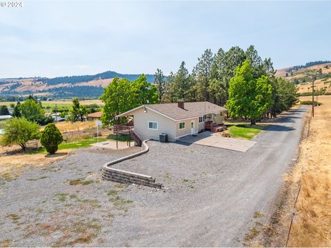 A home in La Grande