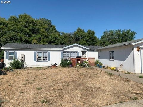 157 CREEKSIDE CT Roseburg OR 97471