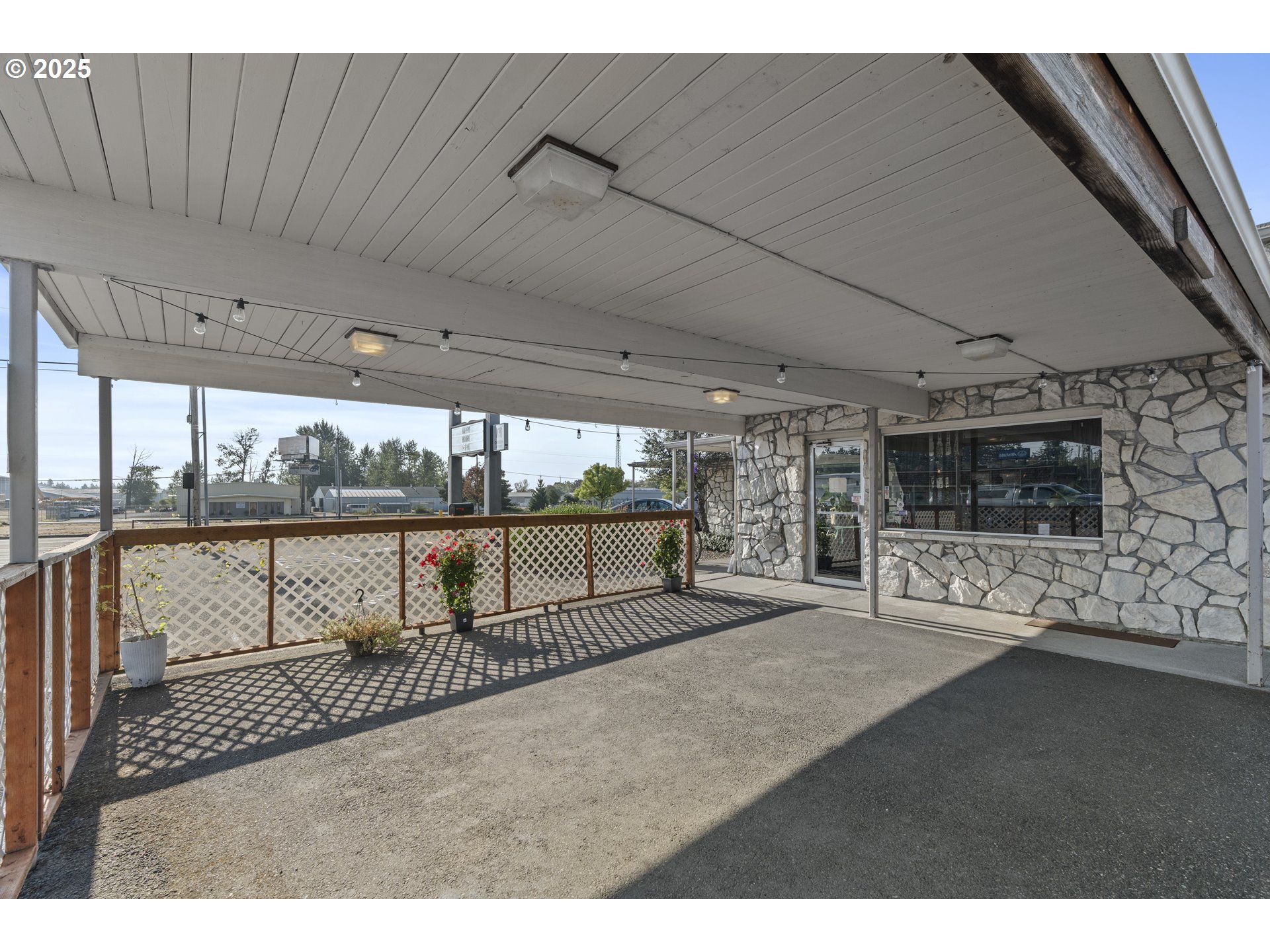 535 S COLUMBIA RIVER HWY