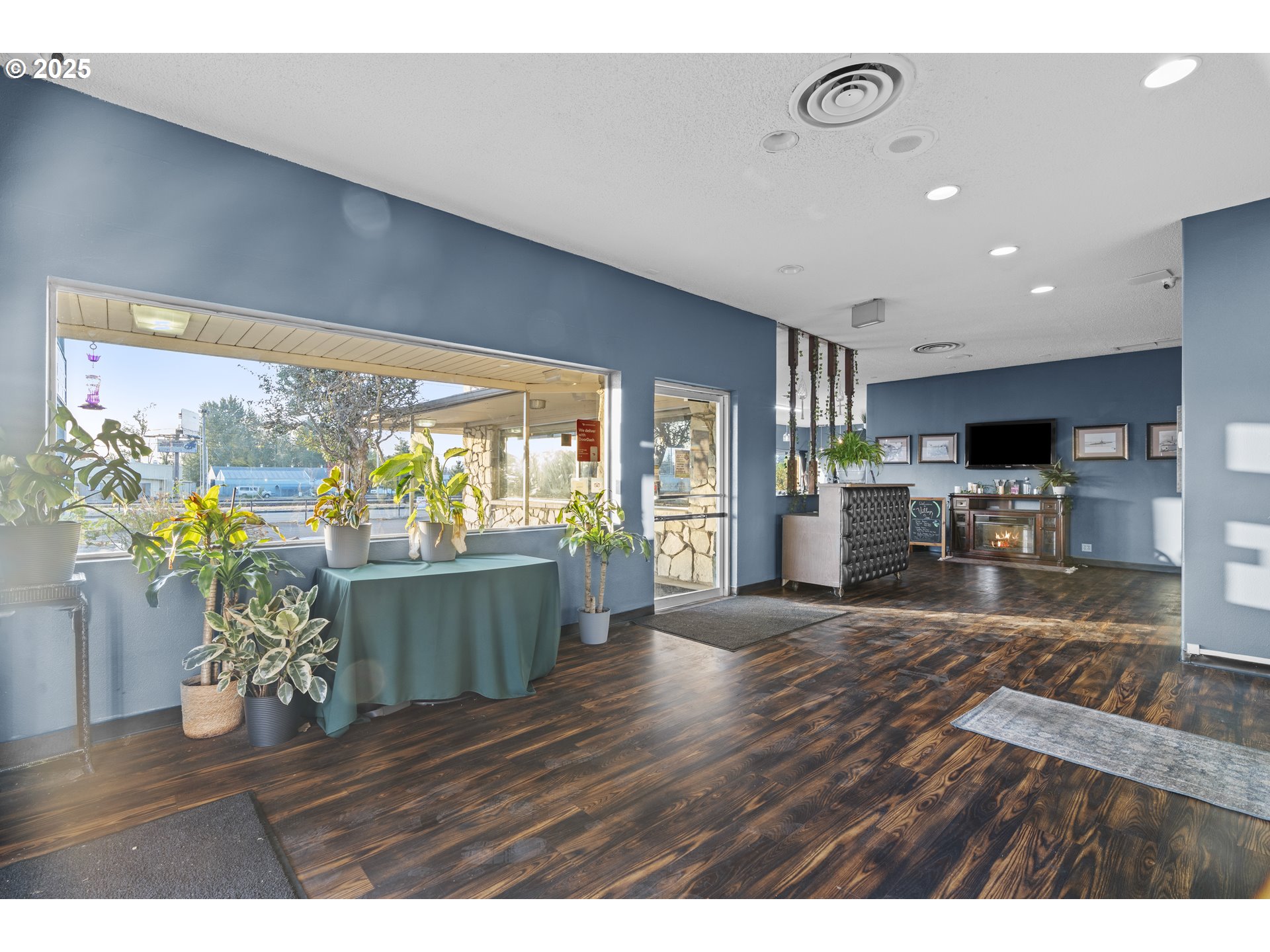 535 S COLUMBIA RIVER HWY