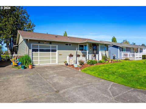 A home in Woodburn