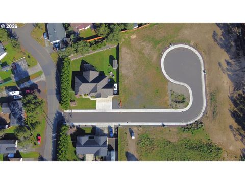 1090 PARK PL Coos Bay OR 97420