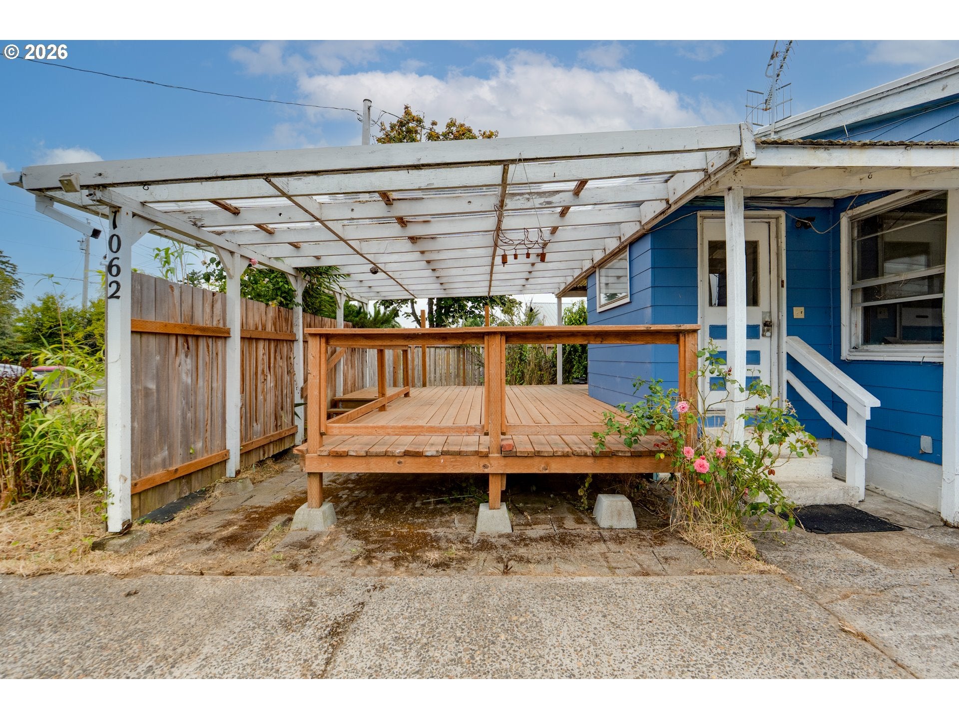 1062 NW WARRENTON DR