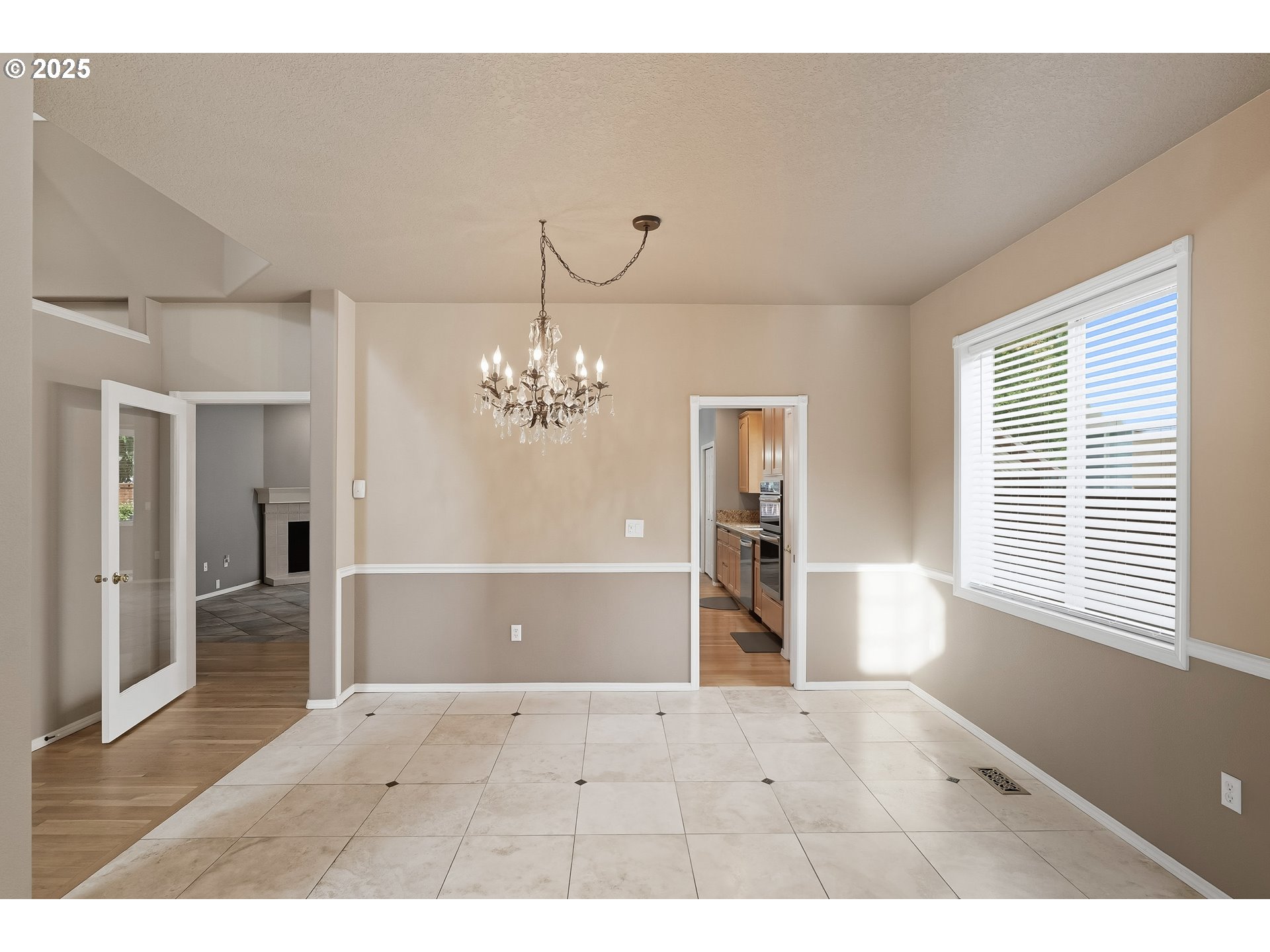 2619 NE CHARLOIS DR
