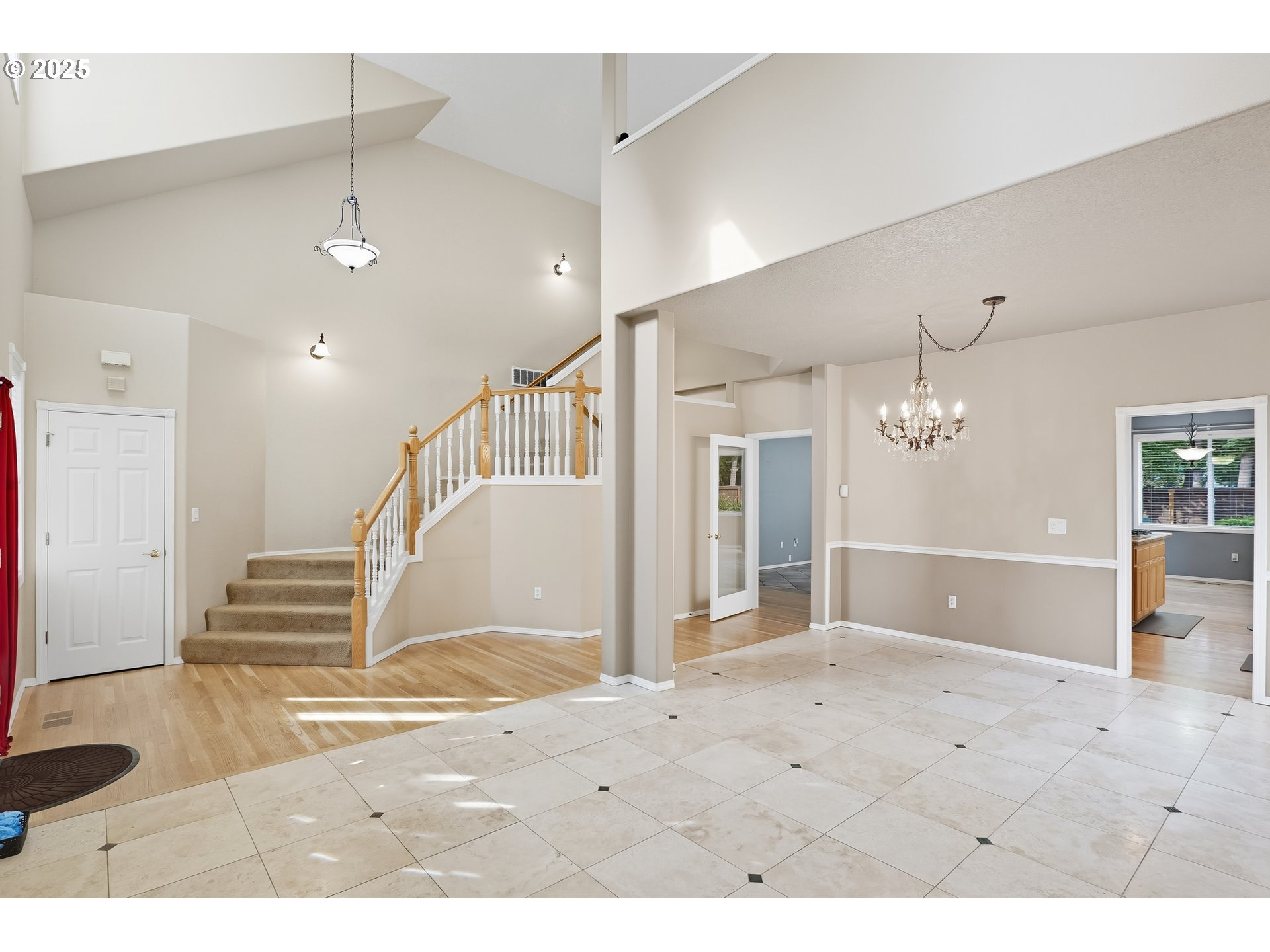 2619 NE CHARLOIS DR
