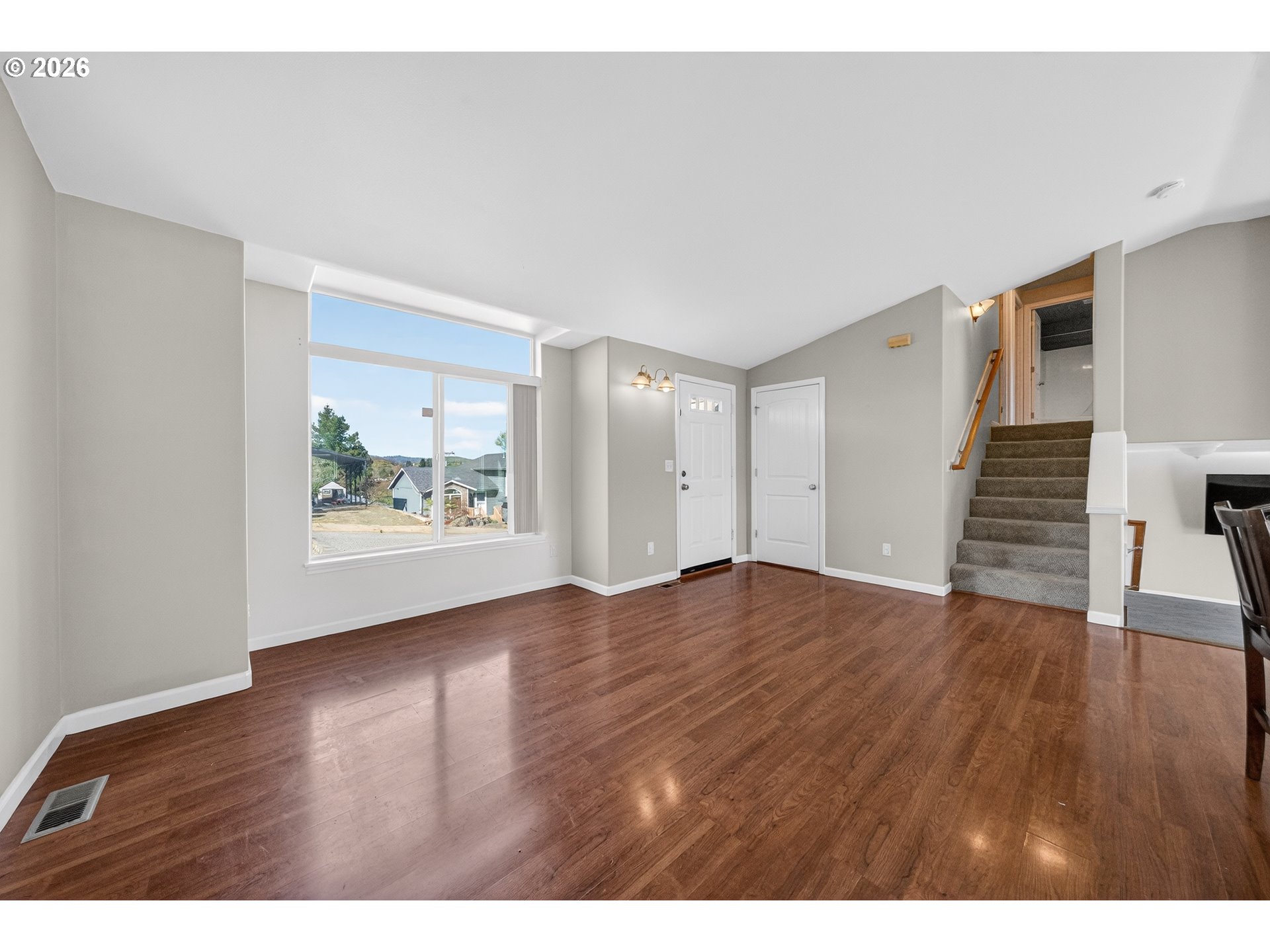 209 NE ROSE RIDGE DR