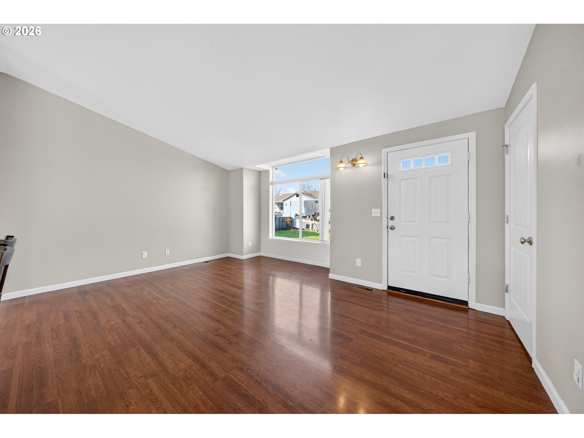 209 NE ROSE RIDGE DR