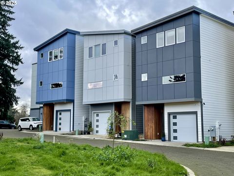 9023 NE HOYT ST Portland OR 97220