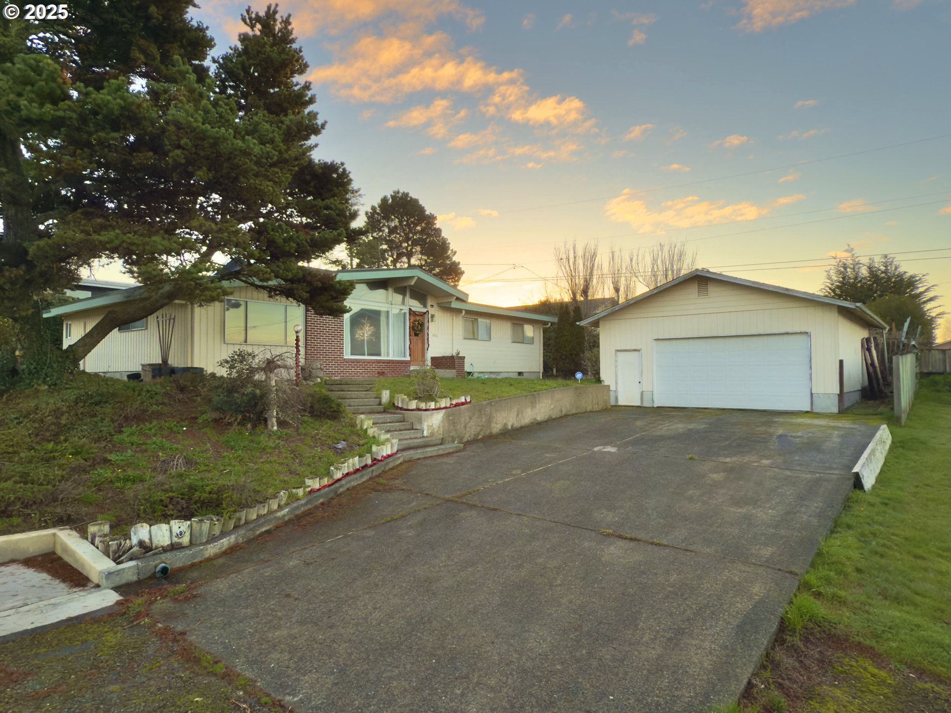 Photo 1 of 44 — 1900 GRANT ST, North Bend, OR 97459