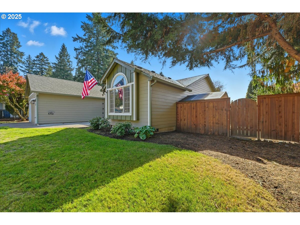 1615 NE 67TH CIR