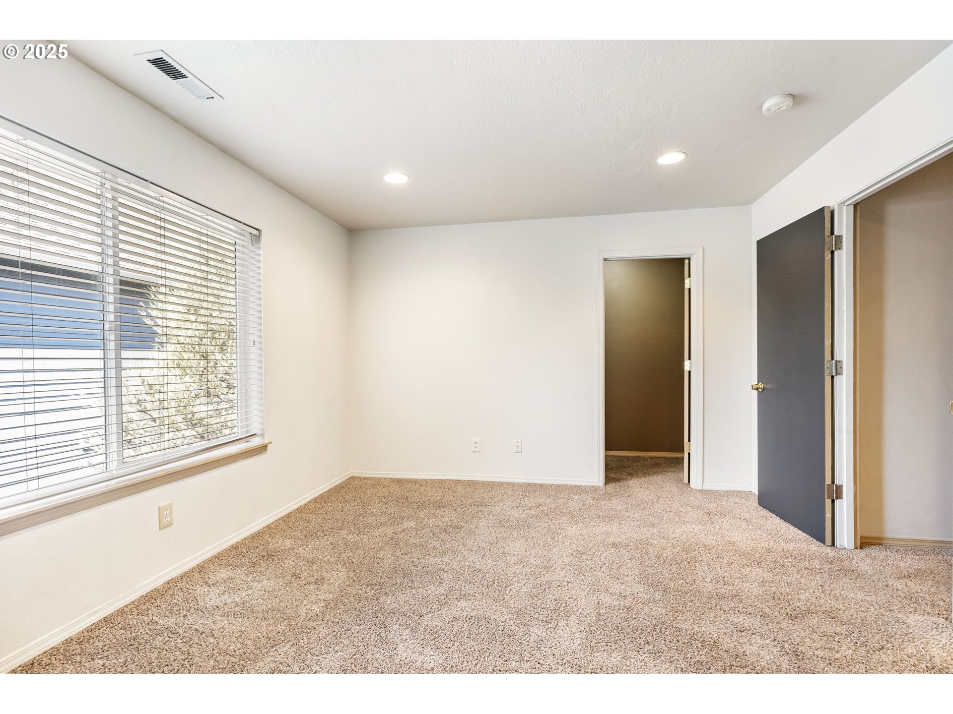 2833 NE STAPLETON RD