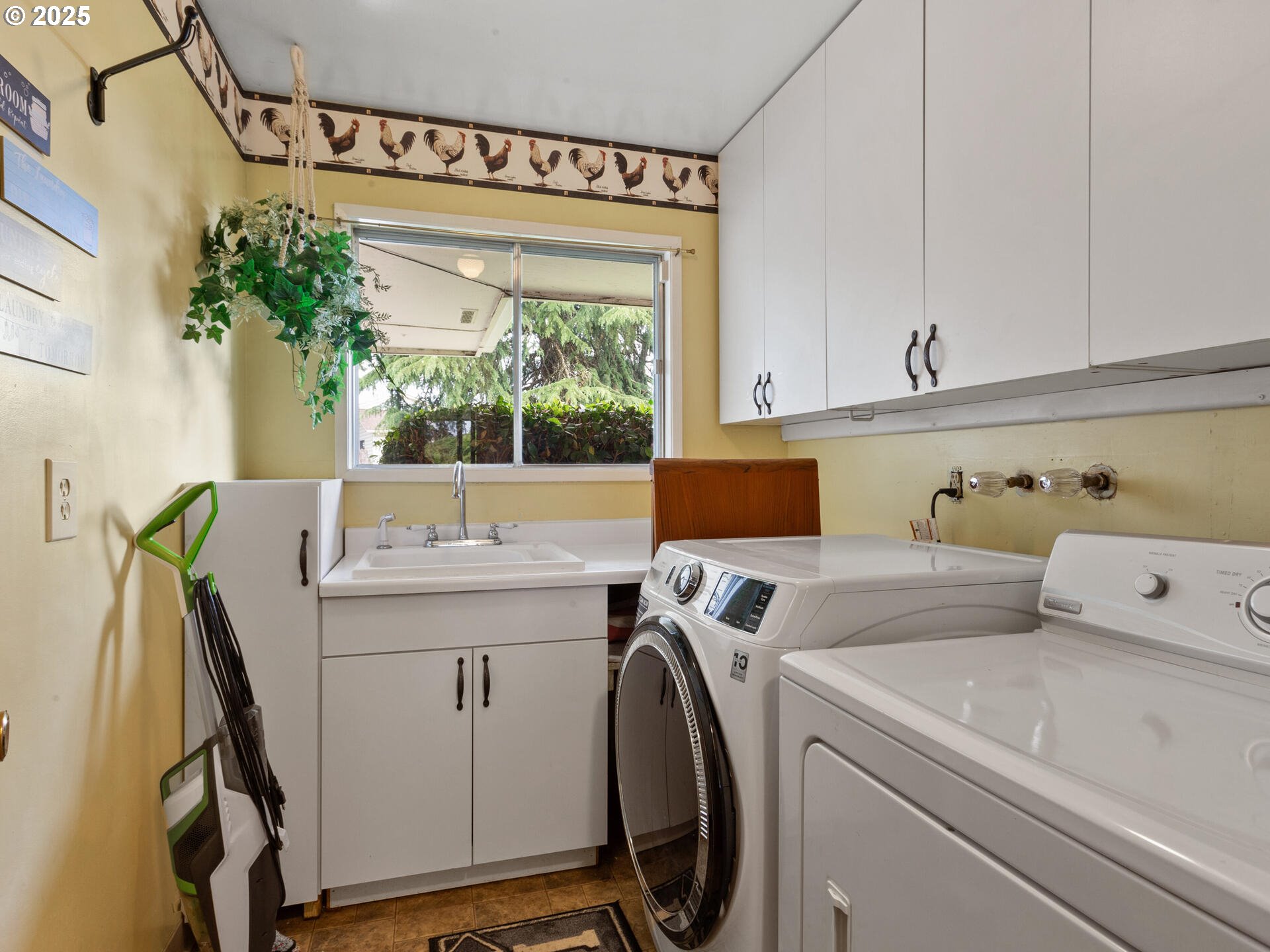 McMinnville, Oregon 97128, United States, 4 Bedrooms Bedrooms, ,3 BathroomsBathrooms,Residential,Active,136171